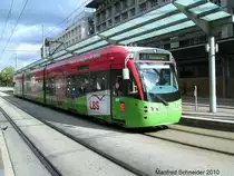 Saarbahn an der Haltestelle Saarbr�cken Hauptbahnhof. Die Aufnahme des Foto war am 25.07.2010.