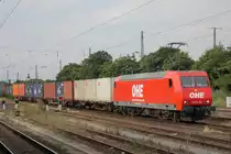 Eine �berraschung am fr�hen Morgen in Magdeburg Hbf. 145 093-1 (145-CL 015) der OHE mit einem Containerzug. Die Fahrt ging in Richtung Magdeburg-Neustadt. Fotografiert am 29.07.2010. 