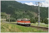 2043 049 (die einzige 2043 mit Wortmarke) f�hrt als Lokzug duch die Haltestelle Markt-Sachsenburg. 
17.07.2010