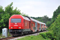 2016 061 pendelte am 26.7.2010 zwischen Krems und St.Plten und ist hier zwischen Statzendorf und Herzogenburg zu sehen.