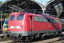 Alte Bilder: Die 110 243-3 rangiert f�r eine Wende des Pilgerzugs von Lourdes nach Emmerich in Aachen HBF am 23.05.2009