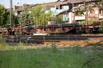 Rungenwagen mit Rundst�ben im Bahnhof Rheydt am 28. Mai 2010