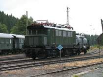 E44 1170 am 29.07.10 abgestellt im Bahnhof Seebrugg (Endbahnhof der Dreiseenbahn)