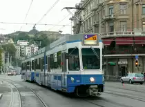 Speziell angebrachte Kleber f�r die Baustellenbedingte (Escher-Wyssplatz) Linie 4/13 mit Be 4/6 2043 und Pony beim Hauptbahnhof am 28.07.10.