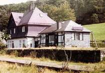 Alter Bahnhof Heinzenberg im Wiesbachtal an der ehemaligen Strecke Gr�venwiesbach - Weilm�nster/Weilburg, 1. H�lfte der 1980iger Jahre.
