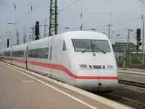 Ein 2-er ICE f�hrt am 5.8.10 in Dortmund Hbf ab.