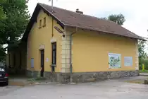 Hst. Langau vom Vorplatz aus gesehen am 31.Juli 2010.