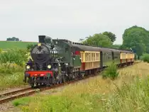 Die 1289 der S�dlimburgischen Dampfeisenbahngesellschaft, Baujahr 1916, vorgesehen f�r den Einsatz vor schweren Personenz�gen und Schnellz�gen hat keine Probleme die 6 Wagen die leichte Steigung nach Simpelveld hochzuziehen. Die Lok wurde bei der SJ im Jahre 1970 ausser Dienst gestellt und war danach bis 1992 in der im milit�rischen strategischen Reserve gewesen. 1994 wurde die Lok von der ZLSM gekauft, seit 1995 ist sie betriebsfertig.