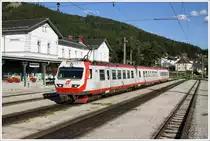 4090 002 + 001 kurz vor der Abfahrt als R 6818 von Mariazell nach St.P�lten.  
Bf Mariazell 1.8.2010