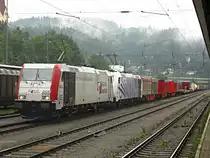 185 665 und 661 mit einem langen G�terzug in Kufstein. Leider spielte die ganze Zeit das Wetter �berhaupt nicht mit.

Lg