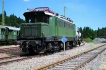 Zuruck auf die Hollentalstrecke die E44-1170 mit kesselwagen am 31. 07 2010 in BW Seebrugg.