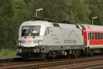 182 004-2 f�hrt mit ihrem RE aus Cottbus in den Bahnhof Leipzig-Thekla ein. Fotografiert am 07.08.2010. 