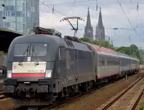 Die ES 64 U2-061 (182 561) am 04.08.2010 mit dem Euronight 420 aus Wien West in K�ln Messe/Deutz.