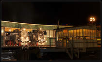 Sommerdampf und Planstrom lautete das Motto einer Fotozugveranstaltung von 6.8.2010 bis 9.8.2010 in �sterreich und Tschechien. Bestens organisiert von Alex Loidl ging es am ersten Tag mit 77.28 und 78.618 durch den Hausruck. Am Vortag bestand f�r die Teilnehmer noch die M�glichkeit, die beiden Maschinen beim Ringlokschuppen in Ampflwang zu fotografieren. (Foto vom 5.8.2010)