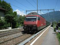Re 460 004 mit IR 2169 bei Durchfahrt in S. Antonino, 08.08.2010.