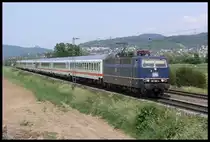 Noch 2 Wochen, dann ist der EC-Verkehr zwischen Frankfurt und Saarbr�cken Geschichte. Die 181 206 im Planeinsatz ist ja schon lange Geschichte, hier zieht sie am 25.5.2007 den EC 56, aufgenommen bei Gro�sachsen-Heddesheim.