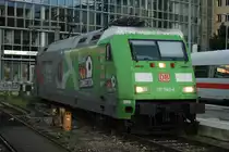 101 040 stand abgestellt in M�nchen HBF aber aufgeb�gelt und mit Spitzenlicht an am 30.07.2010