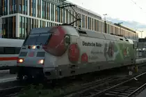 101 040 stand abgestellt in M�nchen HBF aber aufgeb�gelt und mit Spitzenlicht an am 30.07.2010