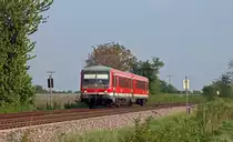 Als RB 18526 von Karlsruhe nach Neustadt (Weinstra�e) erreicht der Ludwigshafener 628 315, ein unmodernisierter 628 der zweiten Bauserie, in wenigen Augenblicken den Haltepunkt von Edesheim.