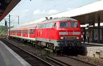 218 451 stellt am 14.08.10 einen RE nach Bad Harzburg im Hbf Hannover bereit.