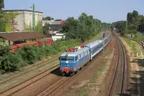 V43 1001 wurde in ihrem Ursprungszustand zur�ckversetzt. Hier passiert er mit dem J�szmin IC von Budapest nach Budapest unterwegs und passiert den Bahnhof Pestszentlőrinc.