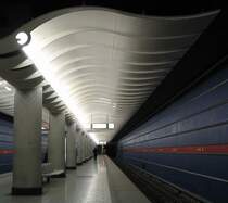 U2-Nord, Am Hart (1993) - 

Der Abschnitt Scheidplatz - Dülferstraße mit der abgebildeten Station  Am Hart  wurde am 20. Novermber 1993 in Betrieb genommen, die Verlängerung bis Feldmoching am 26. Oktober 1996. Alle sieben Stationen erhielten individuelle Architektur. Für diese U-Bahnstrecke wurde eine sehr gut ausgebaute Straßenbahnstrecke stillgelegt. 

Januar 2005 (J)