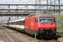460 063 am 06.08.10 in Muttenz mit EW4 Pendel IC Basel - Bern - Interlaken Ost.