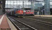 Rechts die BR 111 mit ihren DOSTO in Richtung Frankfurt und Links DG201
