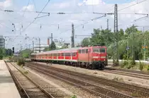 111 033-7 mit RB 30101 M�nchen Hbf - Rosenheim am 30.07.2010 bei der Durchfahrt M�nchen-Heimeranplatz