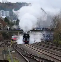 Hier nun das Bild, indem die lebensm�den Fotografen im Dampf der 01 509 verschwunden sind. So gesehen bei der Ausfahrt aus Gerolstein.