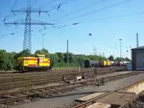 MEG Nr.5 ex 106 und 203 305-8 in B�hlen/Lippendorf 21.08.2010 (Foto durch den Zaun)