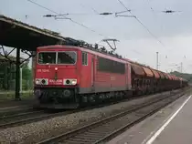 155 125-8 durchfuhr am 28.7.10 mit einem Ganzzug aus 2-Achsigen Schotterwagen, Leipzig-Leutzsch um dann auf den G�terring einzubiegen.