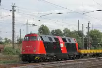 228 757-1 der Erfurter Bahnservice GmbH f�hrt mit einem Bauzug durch Magdeburg-Rothensee in Richtung Norden. Fotografiert am 24.08.2010. 