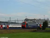 Nachschuss auf die Re 450 107-8 ''Maschwanden'' am 22.8.2010 bei der UA Oberwinterthur, wo sie ein 3-fach DPZ als EXT 33626 nach Z�rich schiebt. Der Grund f�r diesen Nachschuss war die (knapp sichtbare) Zielanzeige. Obwohl die Lokf�hrer angewiesen wurden, die Zielanzeigne auf blanko zu stellen, wurde dieser Zug mit ''Extrazug'' beschriftet.