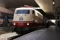 103 235-8 wurde aufgrunder zeitlicher Probleme mit ihrem IC diesmal nur in D�sseldorf Hbf fotografiert.16.07.2010