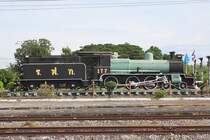 177 (2'C, NBL - Hyde Park, Bauj. 1919, Fab.Nr. 21759) als Denkmallok aufgestellt am Bahnsteig des Bf. Ban Phachi am 22.August 2010.