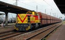 MEG-212 zieht am 05.08.10 einen Kohlenpendel Richtung Wei�enfels durch Gro�korbetha.