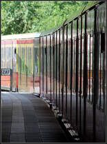 Verschwinden der Farbe -

S-Bahn-Impression, Berlin Savignyplatz. 

20.08.2010 (M)