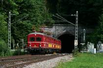 465 005-7 von der SVG aus Stuttgart heulte immer Sonntags seit vom 25.Juli bis zum 15.August von Offenburg aus in den Schwarzwald. Hier ist er auf der letzten Fahrt zur�ck nach Offenburg gerade bei Niederwasser unterwegs 1.8.10