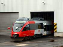 Besuch aus �stereich, im Bombardier-Werk in Aachen steht 4124 031-8, ein Talent-Zweisystemtriebfahrzeug in einer Werkhalle. Das Bild wurde am 26.08.2010 durch den Zaun von der Krantzstrasse aus gemacht.