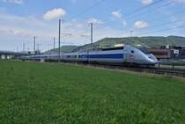 TGV POS 4410 am 7.8.10 auf dem Weg nach Z�rich, abgelichtet bei Sissach. Leider liess mich die Sonne im d�mmsten Moment im Stich und verschwand hinter einer Wolke.