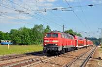 218 410 ist mit IRE 4223 im Sandwitch Richtung Ulm unterwegs.Sie Durchf�hrt den Bahnhof Amstetten(W�rtt) am 2.6.2009