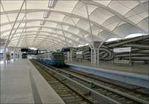 U6-Nord: U-Bahnhof Fröttmaning - 

Vollständige Fertigstellung am 4. Mai 2005. Gestaltung: Bohn Architekten.  

05.09.2005 (M)