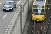 . Kurzlebiges gegen langlebiges Design - 

Autodesign ändert sich alle paar Jahre, während das Design des Stadtbahnwagens von Anfang der 80er Jahre stammt und Ende der 90er etwas modernisiert wurde. 

12.09.2005 (M)