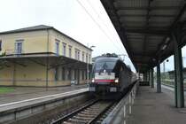 ES 64 U2-014, mit Autozug in Lehrte am 27.08.2010