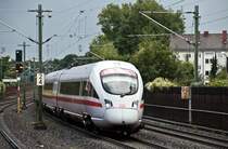 Mein 800tes Bild auf BB.de zeigt einen ICE von M�nchen nach Berlin, welcher am 30.08.2010 den Bahnhof N�rnberg Glei�hammer durchf�hrt. 