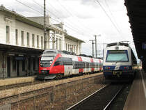 4020 277-2 als S-29584 nach Wien-Floridsdorf (Linie S2) und 4024 100-2 als S-20236 nach Tullnerbach-Pressbaum (Linie S50) in Wien-H�tteldorf am 7.06.2009