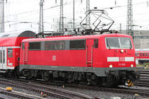 Die 111 008 zieht einen RE ein in Frankfurt a.M. HBF am 17.08.2010