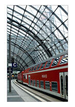 Regiobahn im Hauptbahnhof Berlin