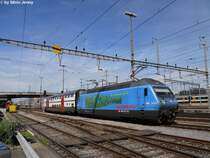 Ob das wohl das neue ''L�ufelfingerli'' ist? Des R�tsels L�sung dieser Kurzkomposition mit der Re 460 071-4 ''VetroSwiss'' war eine Instruktionsfahrt angehender Lokf�hrer am 25.8.2010 in Z�rich-Altstetten, direkt neben dem Sitz der login, die f�r die Lokf�hrer-Ausbildung verantwortlich ist.